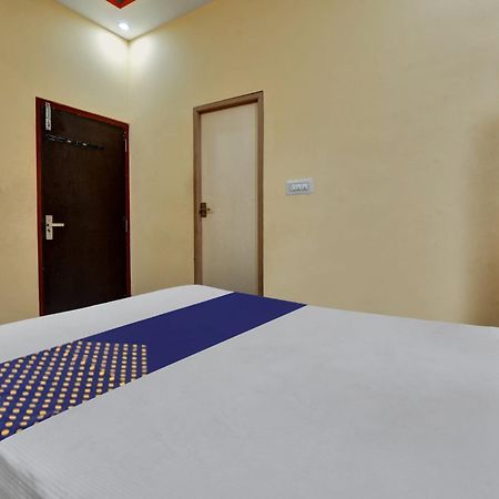 Готель Spot On Anugraha Residency Kumbalgod Екстер'єр фото