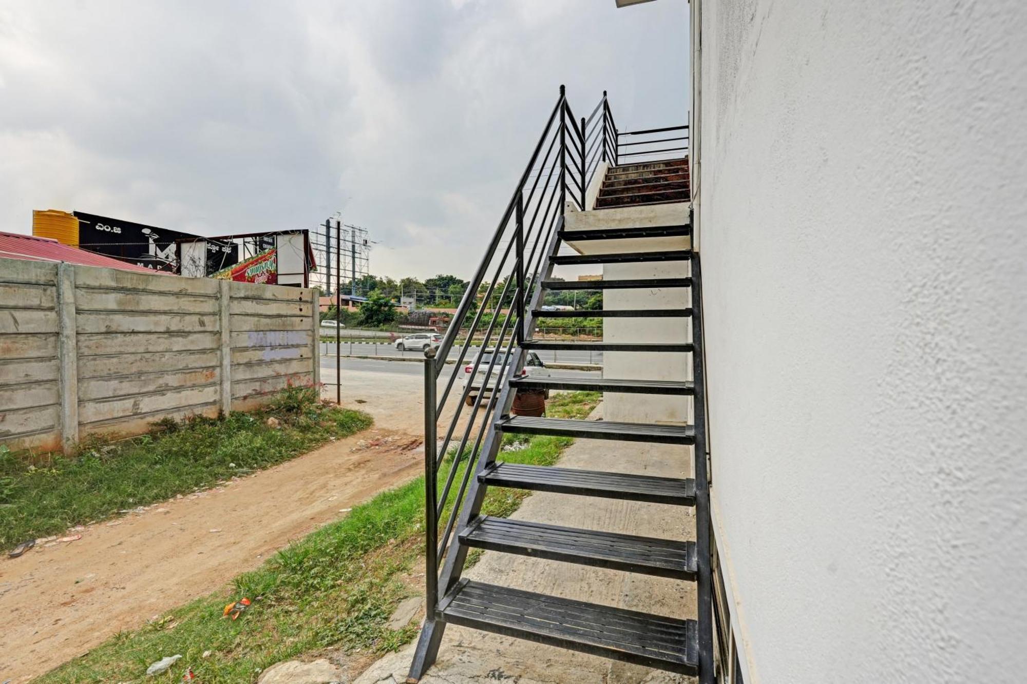 Готель Spot On Anugraha Residency Kumbalgod Екстер'єр фото
