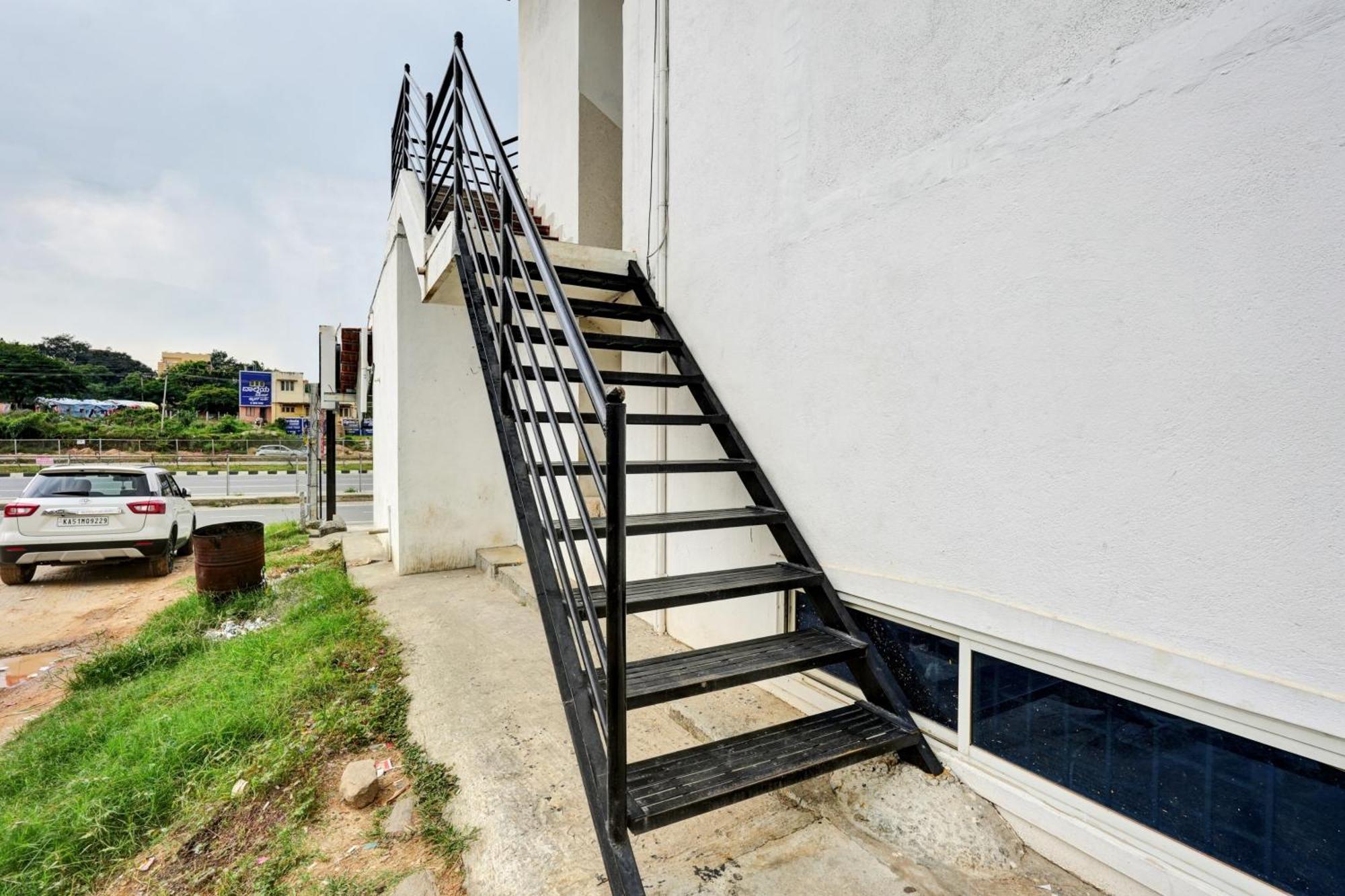Готель Spot On Anugraha Residency Kumbalgod Екстер'єр фото