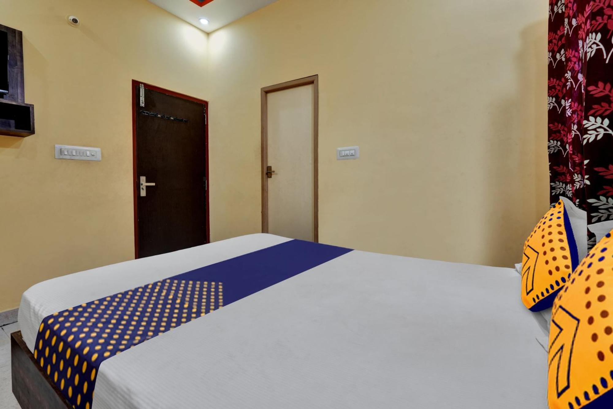 Готель Spot On Anugraha Residency Kumbalgod Екстер'єр фото