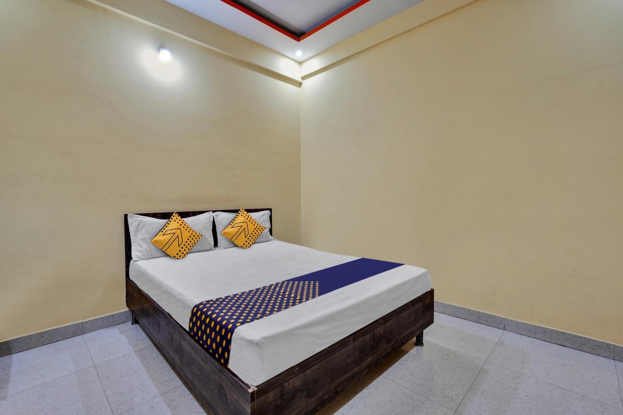 Готель Spot On Anugraha Residency Kumbalgod Екстер'єр фото